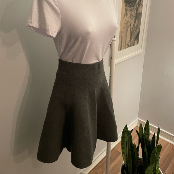 Grey mini skirt - Picture 1 of 4